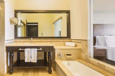 Deluxe Ocean View King Bathroom