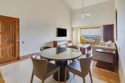 Grand Master Suite Linving Room