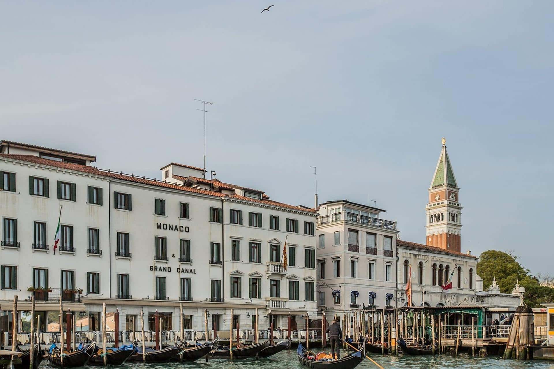Hotel Monaco & Grand Canal 