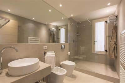 Studio bathroom