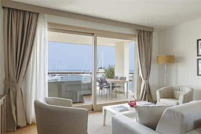 Family suite living room