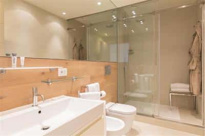 Prestige suite bathroom