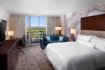 King Golf View Guest Room with Balcony