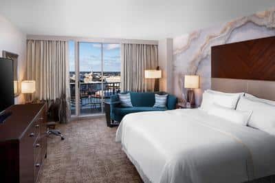 King Guest Room - River View with Balcony
