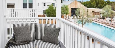 Balcony King Studio