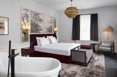 Signature King Suite