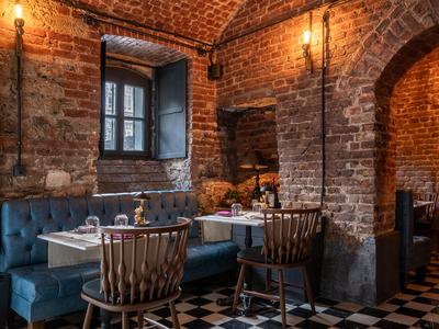 Vigneron Wine House Restaurant