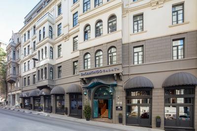 Exterior - Banque Building