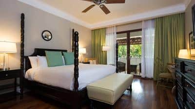 Guest room, 1 King, Resort view