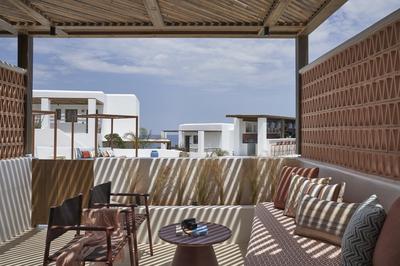 Supreme Pool View Suite