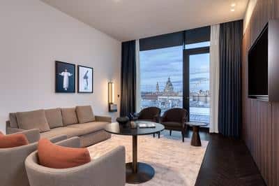 Contemporary Twin Suite