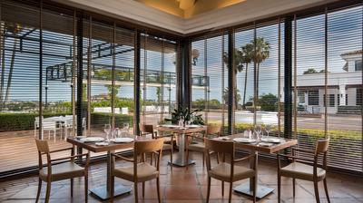 Clubhouse Restaurant & Bar