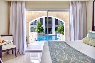 Luxury Swim Out Suite
