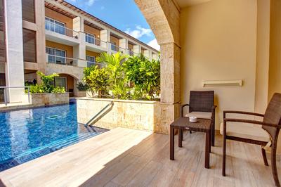 Luxury Swim Out Suite