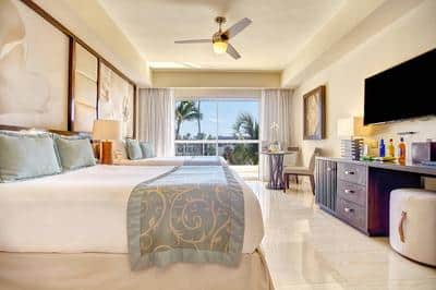 One-Bedroom Presidential Jacuzzi Swim Out Suite