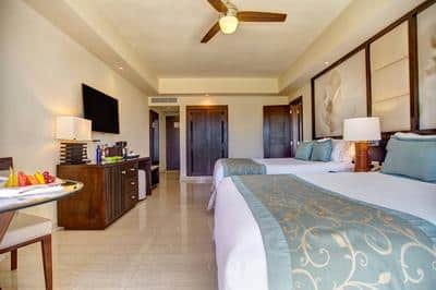 Two-Bedroom Ocean Front Suite - Queen/Queen Bedroo
