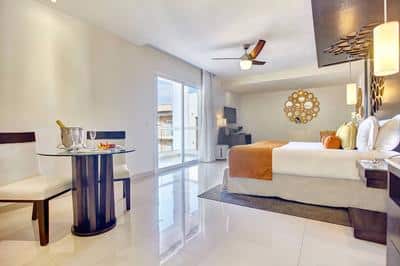 Honeymoon Jacuzzi Suite