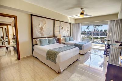 Luxury Presidential Jacuzzi Suite