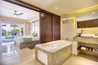 Luxury Presidential Swim Out Suite