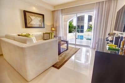 Luxury Presidential Jacuzzi Swim Out Suite - Bedro