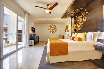 Honeymoon Jacuzzi Suite