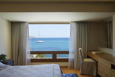Six Bedroom Waterfront Diamond Residence - Loutro