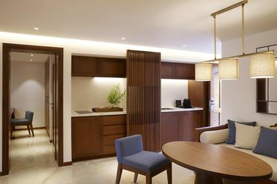 Peninsula Grand Villa Three bedroom Villa with Kichenette