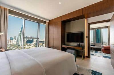 King One Bedroom Corner Suite Bay View