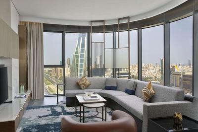 King One Bedroom Corner Suite Bay View