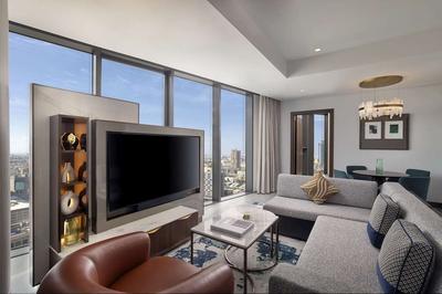 King One Bedroom Corner Suite Skyline View
