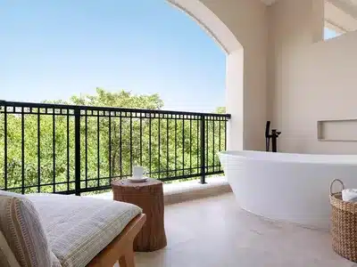 1 King Suite Mangrove View Soaker Tub