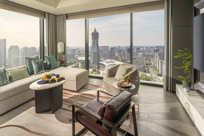 Four Season Executive Suite
