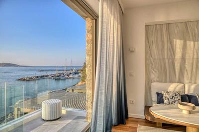 Deluxe Sea View Suite - 200m from the Main Hotel