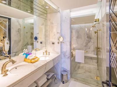 1 King 1 Bedroom Garden View Suite