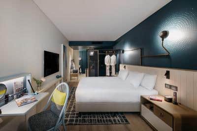 1 King Standard High Floor