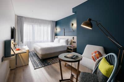 1 King Standard High Floor