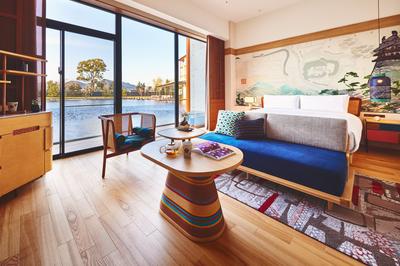 1 King Bed Suite