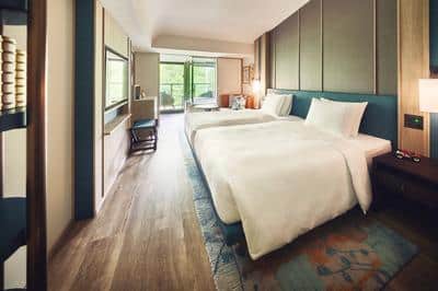Standard Twin Riverview with viewbath