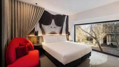 Standard King Accessible guestroom Hotel Indigo Me