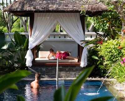Villa retreat pool bale