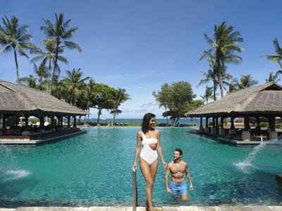 Resort Beachfront Pool