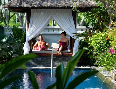 Villa retreat pool bale