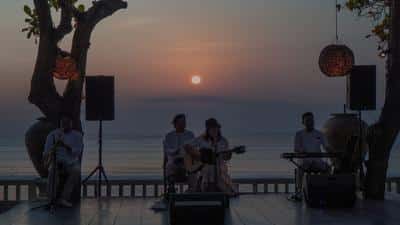 Sunset Beach Bar and Grill - Live Music