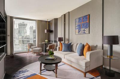 1 King Junior Suite Lounge Access