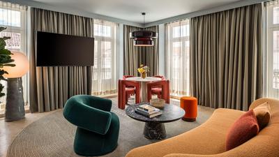 Andaz Arch Suite