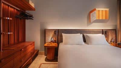 1 King Bed