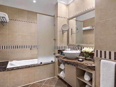 Guest room bath
