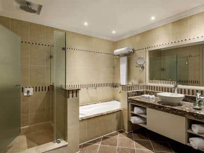 Guest room bath