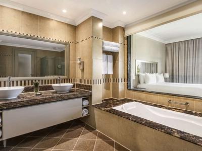 Guest room bath