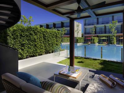 SO Comfy Pool Access